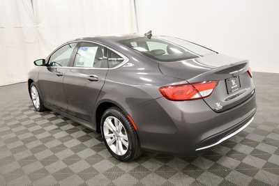 2017 Chrysler 200, $8999. Photo 5