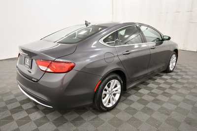 2017 Chrysler 200, $8999. Photo 8