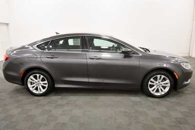 2017 Chrysler 200, $8999. Photo 9