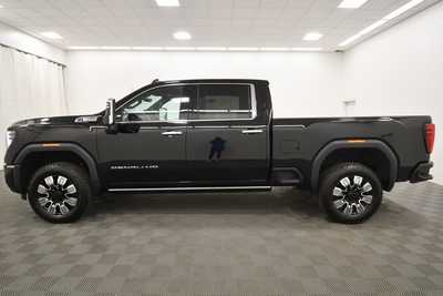 2024 GMC 2500 Crew Cab, $73999. Photo 3
