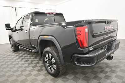 2024 GMC 2500 Crew Cab, $73999. Photo 4