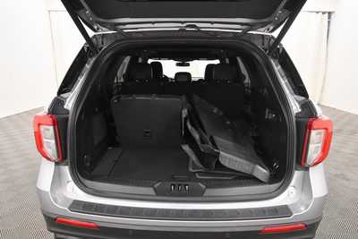 2021 Ford Explorer, $37999. Photo 7