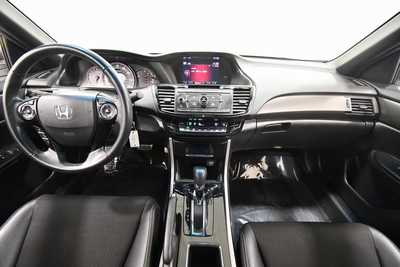 2017 Honda Accord, $16999. Photo 3