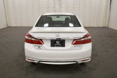 2017 Honda Accord, $16999. Photo 6