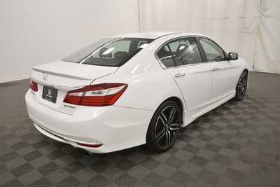2017 Honda Accord, $16999. Photo 7