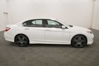 2017 Honda Accord, $16999. Photo 8