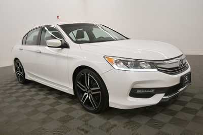 2017 Honda Accord, $16999. Photo 9