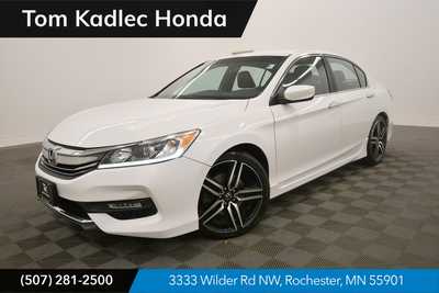 2017 Honda Accord, $16999. Photo 1