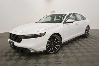 2023 Honda Accord, $31999. Photo 2