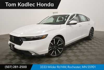 2023 Honda Accord, $31999. Photo 1