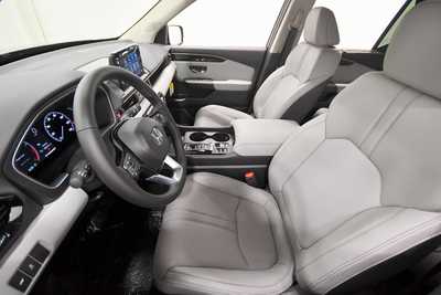2025 Honda Pilot, $47095. Photo 11