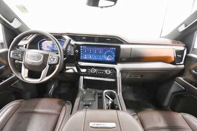 2024 GMC 2500 Crew Cab, $70999. Photo 3