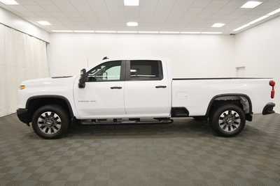 2024 Chevrolet 2500 Crew Cab, $55699. Photo 4