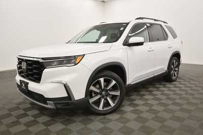 2023 Honda Pilot, $41999. Photo 2