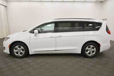 2017 Chrysler Pacifica, $14999. Photo 4