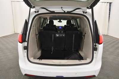 2017 Chrysler Pacifica, $14999. Photo 7