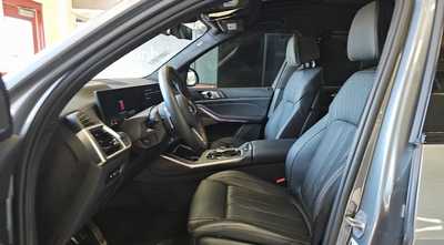 2025 BMW X7, $98559. Photo 3
