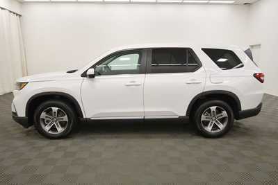 2025 Honda Pilot, $43995. Photo 4