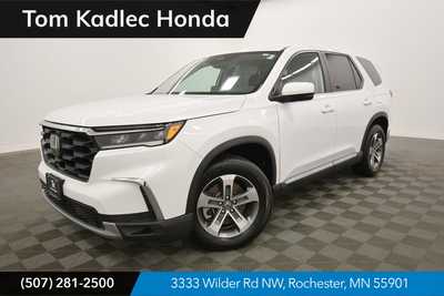 2025 Honda Pilot, $43995. Photo 1