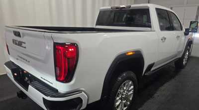 2022 GMC 2500 Crew Cab, $65442. Photo 2