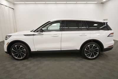 2022 Lincoln Aviator, $39437. Photo 4
