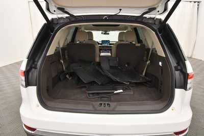 2022 Lincoln Aviator, $39437. Photo 7