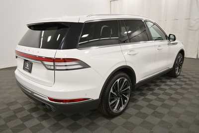 2022 Lincoln Aviator, $39437. Photo 8
