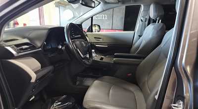 2022 Toyota Sienna, $41808. Photo 3