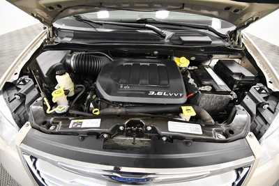 2014 Chrysler Town & Country, $10559. Photo 12
