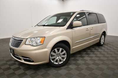 2014 Chrysler Town & Country, $10559. Photo 2