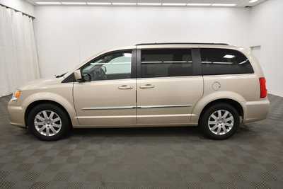 2014 Chrysler Town & Country, $10559. Photo 4