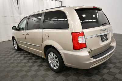 2014 Chrysler Town & Country, $10559. Photo 5