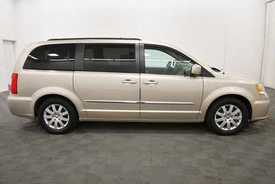 2014 Chrysler Town & Country, $10559. Photo 9