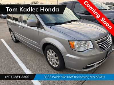 2016 Chrysler Town & Country, $8999. Photo 1