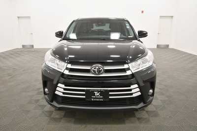2019 Toyota Highlander, $27836. Photo 11