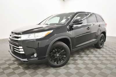 2019 Toyota Highlander, $27836. Photo 2
