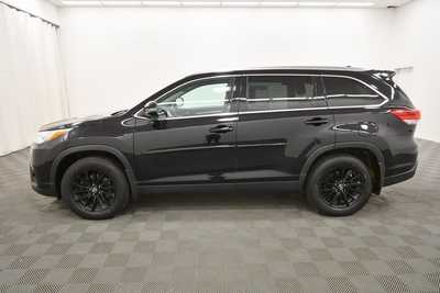 2019 Toyota Highlander, $27836. Photo 4