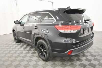 2019 Toyota Highlander, $27836. Photo 5