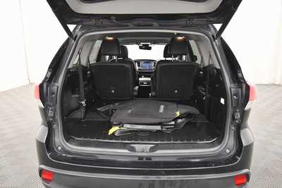 2019 Toyota Highlander, $27836. Photo 7