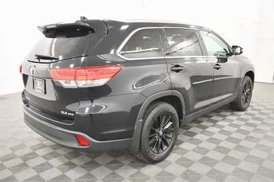 2019 Toyota Highlander, $27836. Photo 8