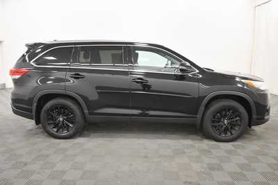 2019 Toyota Highlander, $27836. Photo 9