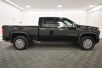 2020 Chevrolet 2500 Crew Cab, $50499. Photo 9