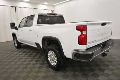 2023 Chevrolet 2500 Crew Cab, $49999. Photo 5
