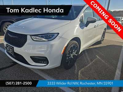 2023 Chrysler Pacifica, $33999. Photo 1