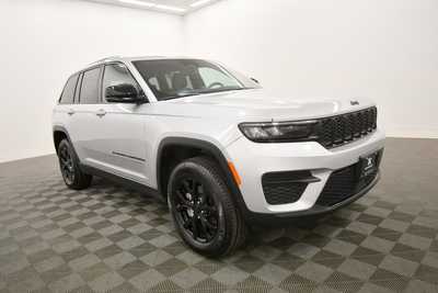 2024 Jeep Grand Cherokee, $30999. Photo 10