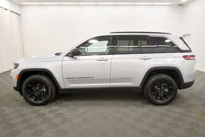 2024 Jeep Grand Cherokee, $30999. Photo 4