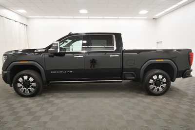 2024 GMC 2500 Crew Cab, $69999. Photo 4