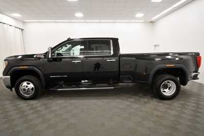 2021 GMC 3500 Crew Cab, $54999. Photo 4