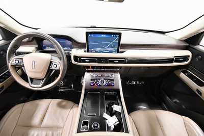 2022 Lincoln Aviator, $39742. Photo 3
