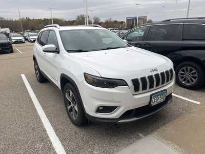 2019 Jeep Cherokee, $17999. Photo 2